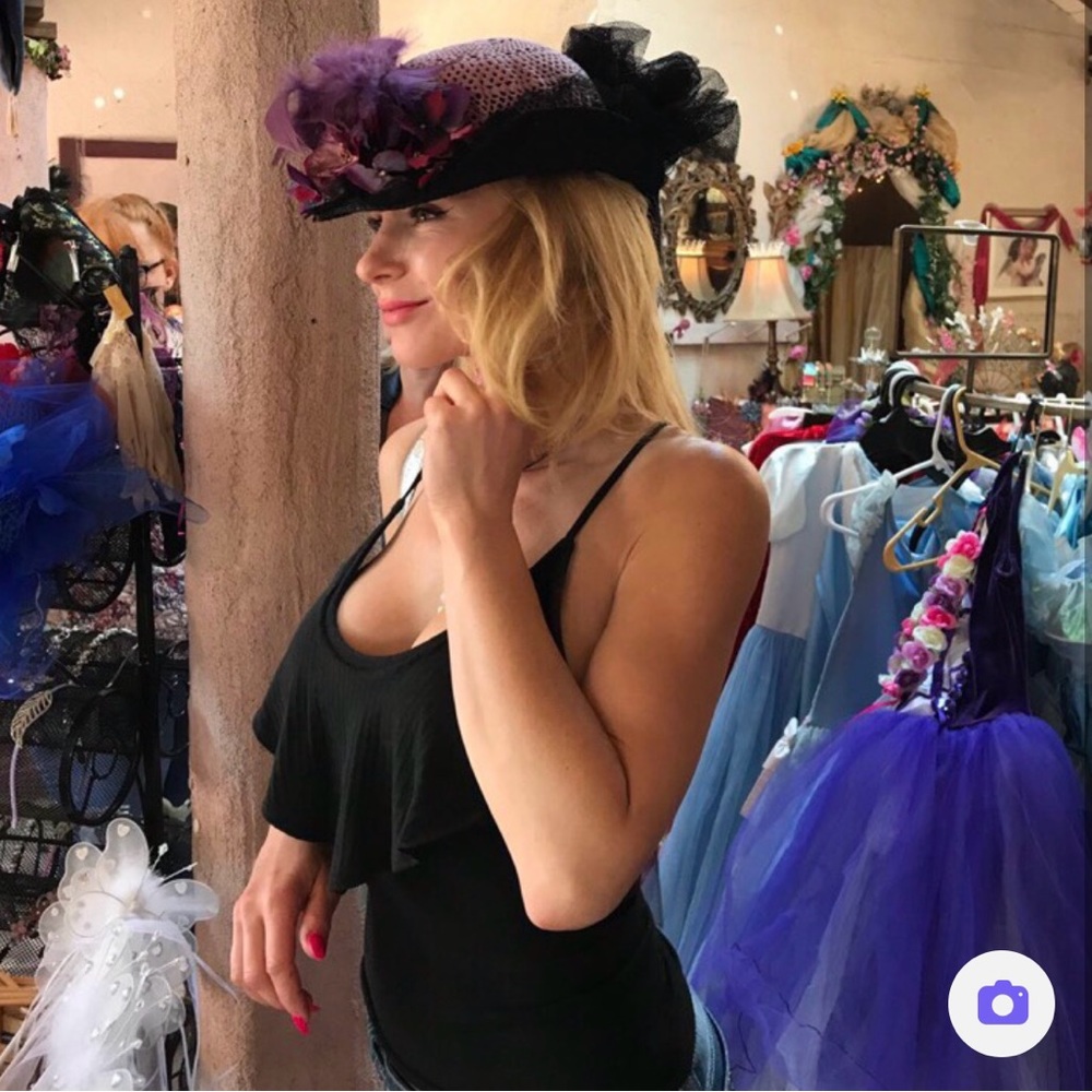 Meet your Posher, Elena